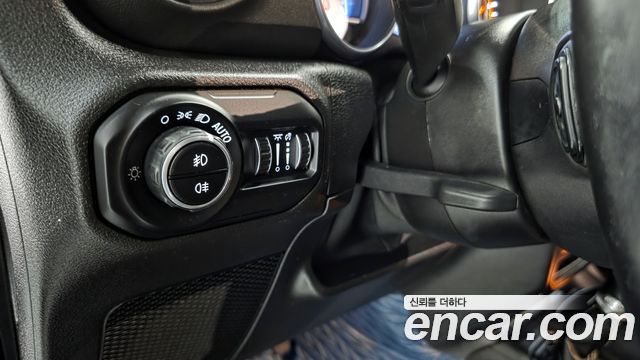 Jeep Wrangler 2021 — photo 14
