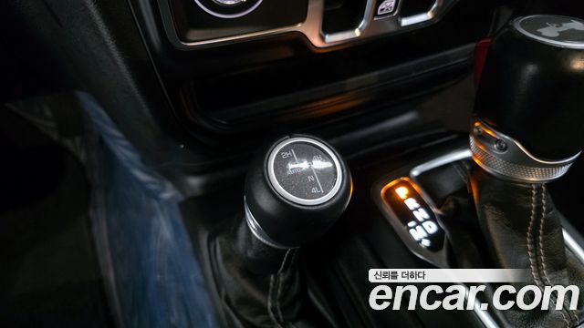 Jeep Wrangler 2021 — photo 17