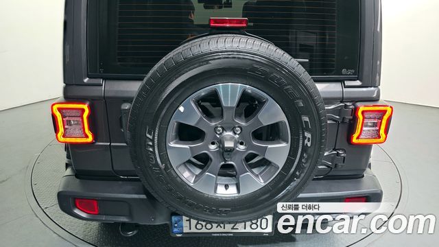 Jeep Wrangler 2021 — photo 20
