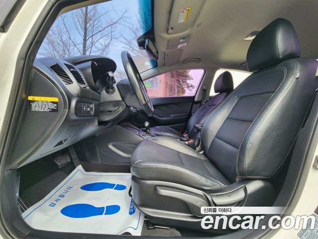 Kia K3 2015 — photo 10