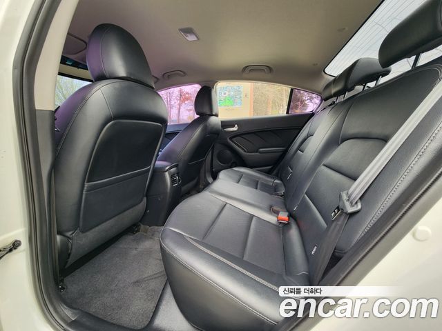 Kia K3 2015 — photo 11