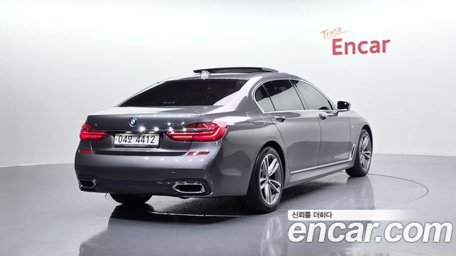 BMW 7-Series 2017 — photo 2