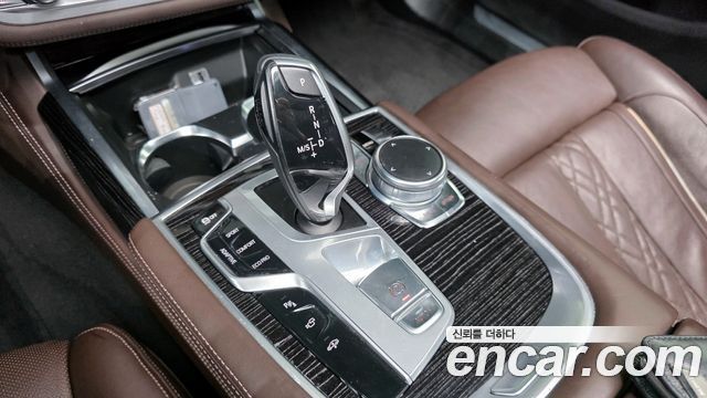 BMW 7-Series 2017 — photo 9