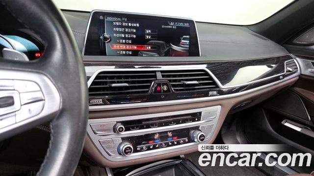 BMW 7-Series 2017 — photo 14