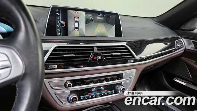 BMW 7-Series 2017 — photo 15