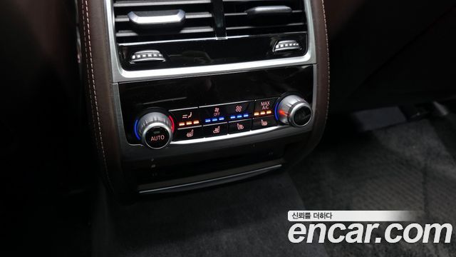 BMW 7-Series 2017 — photo 16