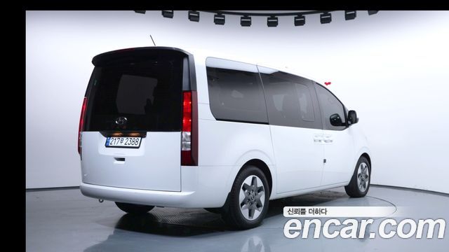 Hyundai Staria 2024 — photo 2