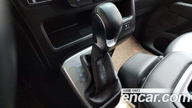 Hyundai Staria 2024 — photo 9