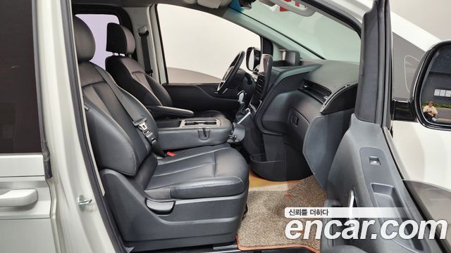 Hyundai Staria 2024 — photo 11