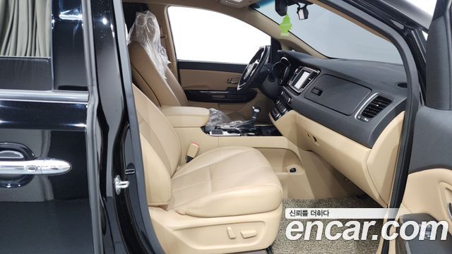 Kia Canival 2019 — photo 17