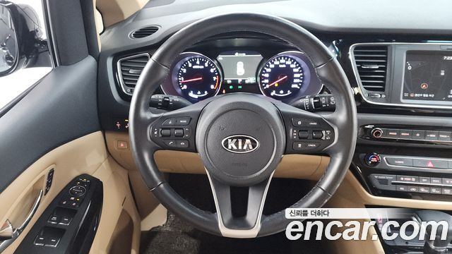 Kia Canival 2019 — photo 18