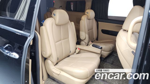 Kia Canival 2019 — photo 16