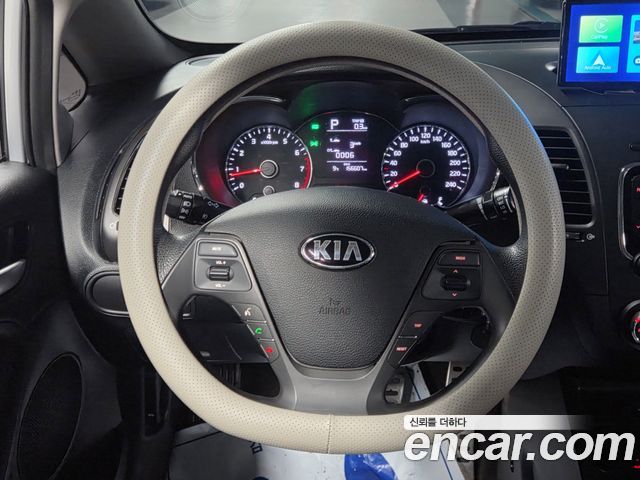 Kia K3 2016 — photo 8