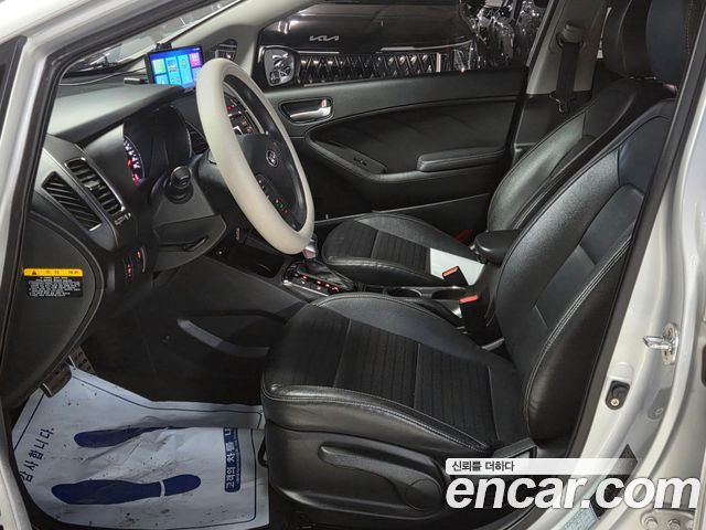 Kia K3 2016 — photo 10