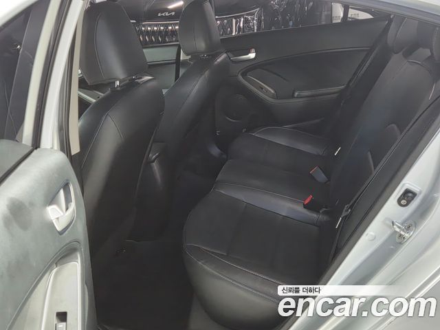 Kia K3 2016 — photo 11