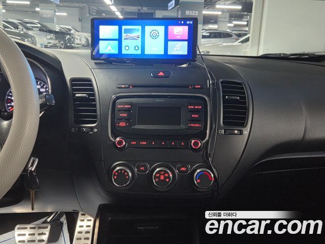 Kia K3 2016 — photo 15
