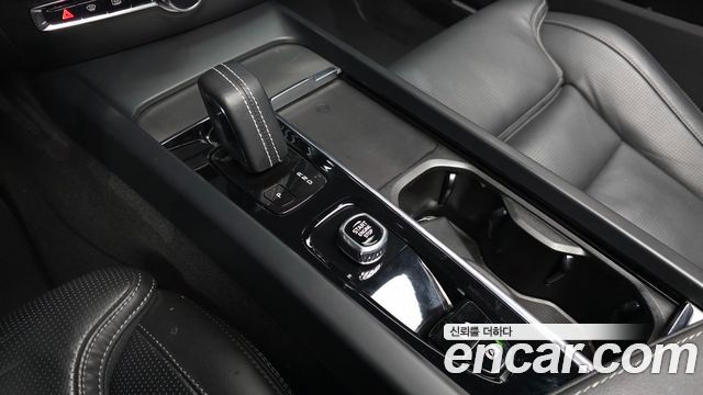 Volvo S60 2022 — photo 9