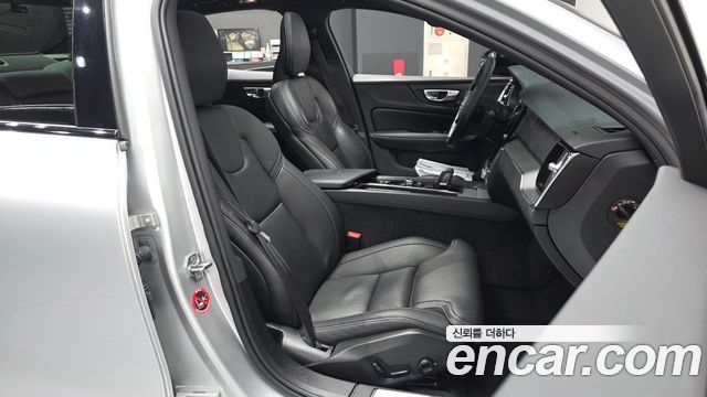 Volvo S60 2022 — photo 11