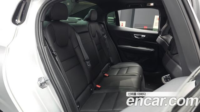 Volvo S60 2022 — photo 12