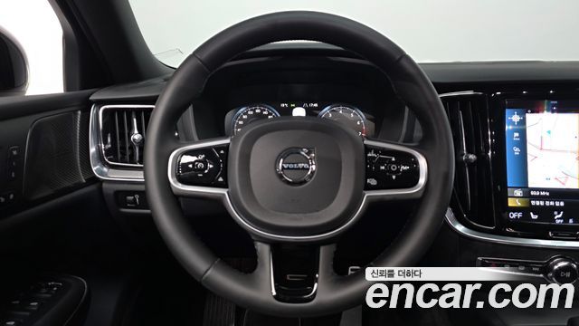 Volvo S60 2022 — photo 13