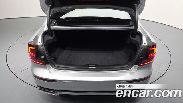 Volvo S60 2022 — photo 20