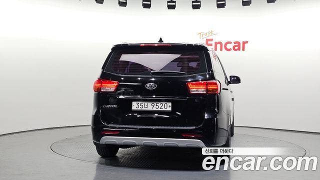 Kia Canival 2015 — photo 4