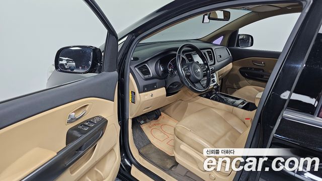 Kia Canival 2015 — photo 10