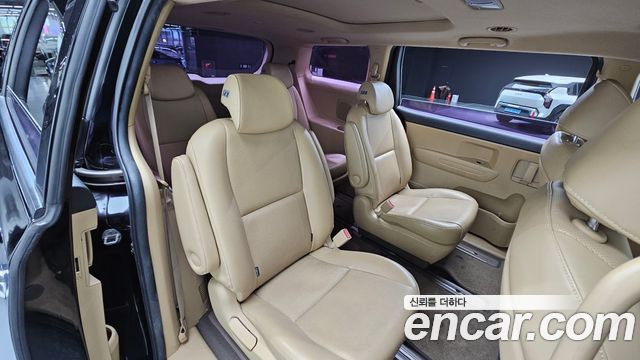Kia Canival 2015 — photo 11