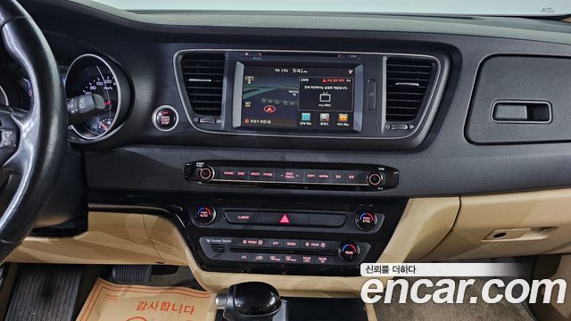 Kia Canival 2015 — photo 14