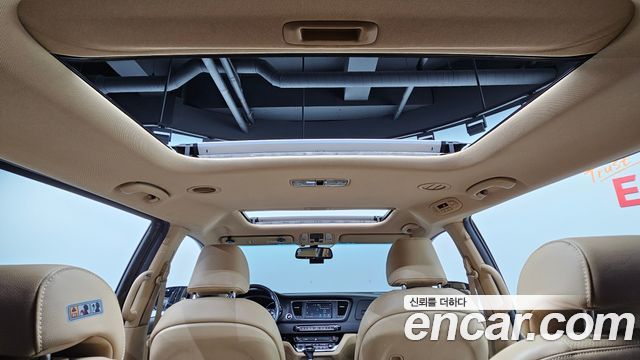 Kia Canival 2015 — photo 19