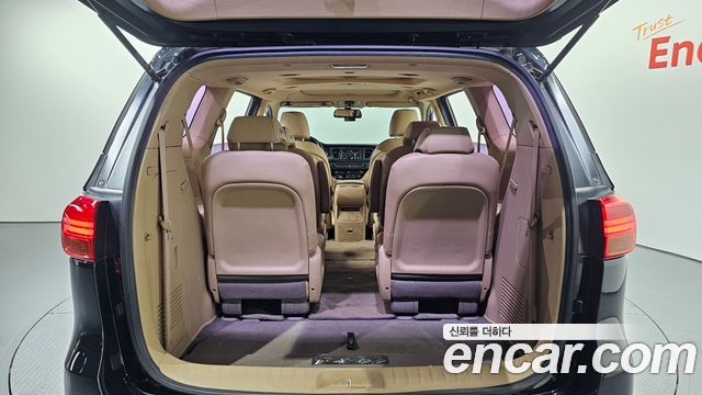 Kia Canival 2015 — photo 20