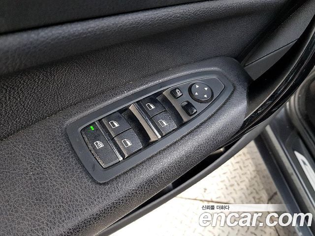 BMW 1-Series 2019 — photo 11