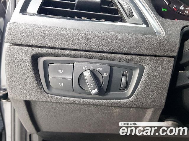 BMW 1-Series 2019 — photo 12