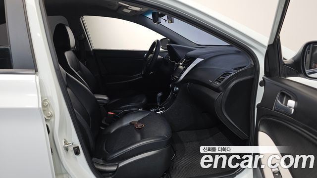 Hyundai Accent 2015 — photo 11