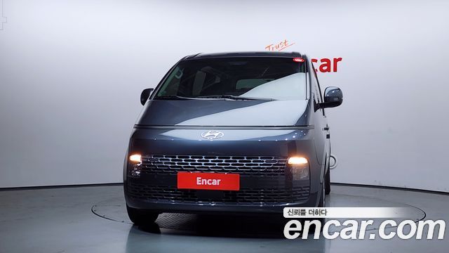 Hyundai Staria 2023 — photo 3