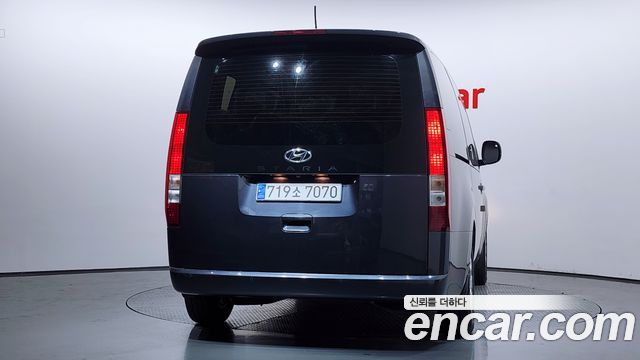 Hyundai Staria 2023 — photo 4