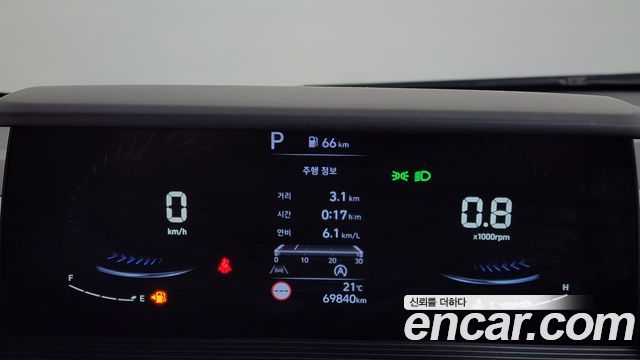 Hyundai Staria 2023 — photo 11