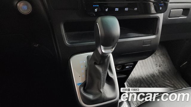 Hyundai Staria 2023 — photo 12