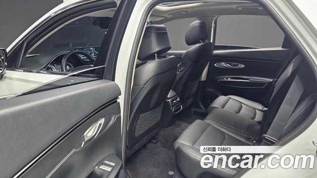Genesis GV70 2021 — photo 17