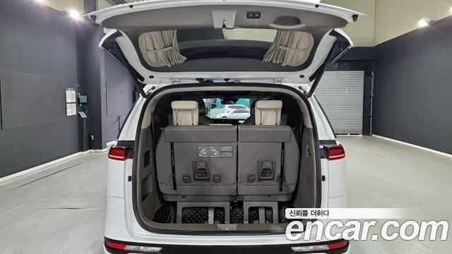 Kia Canival 2021 — photo 18