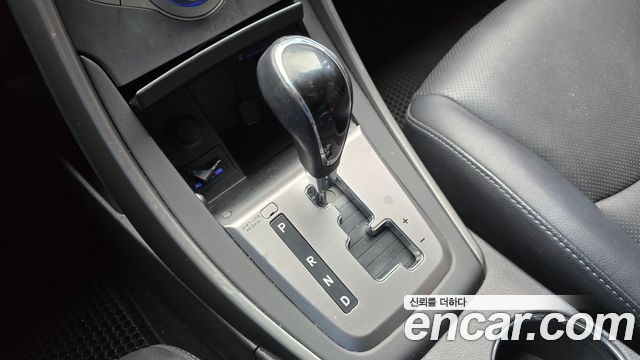 Hyundai AVANTE 2014 — photo 12