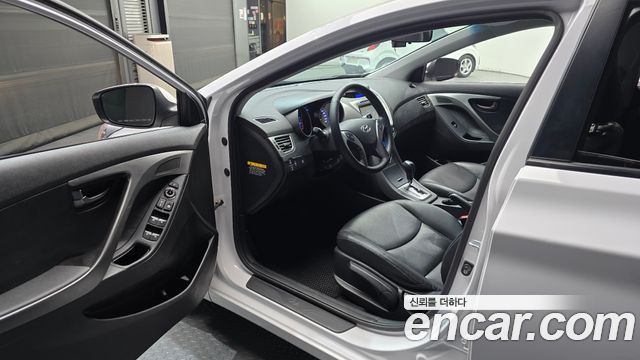 Hyundai AVANTE 2014 — photo 13