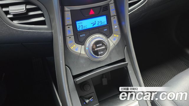 Hyundai AVANTE 2014 — photo 24