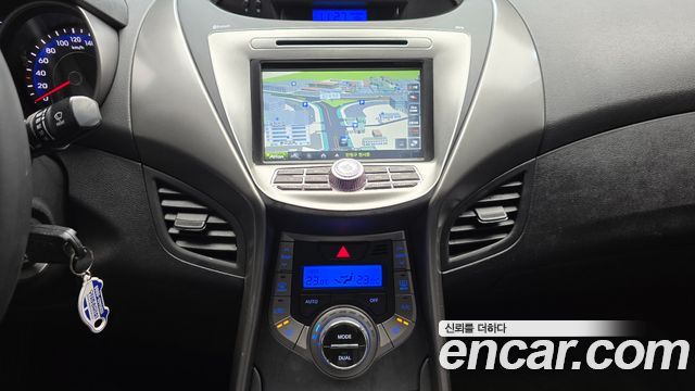 Hyundai AVANTE 2014 — photo 25