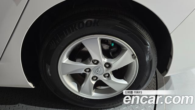 Hyundai AVANTE 2014 — photo 7