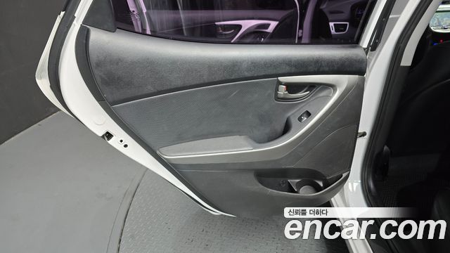 Hyundai AVANTE 2014 — photo 15