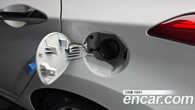 Hyundai AVANTE 2014 — photo 16
