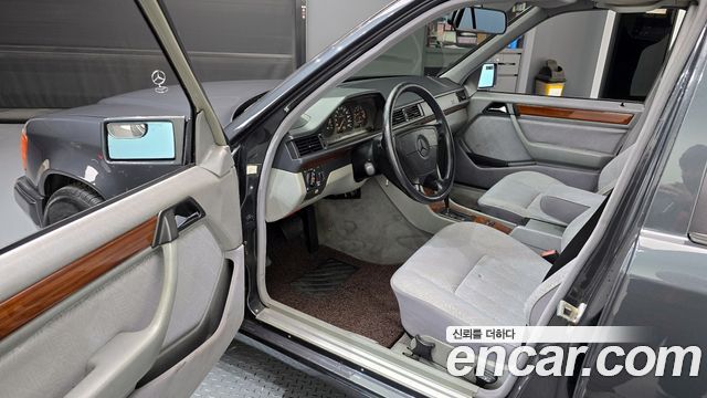 Mercedes-Benz E-Class 1996 — photo 10