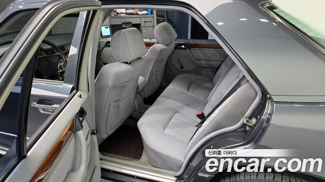 Mercedes-Benz E-Class 1996 — photo 11