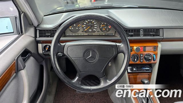 Mercedes-Benz E-Class 1996 — photo 13